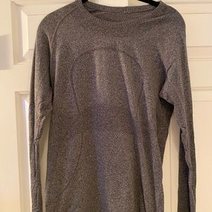 Classic lululemon long sleeve tee